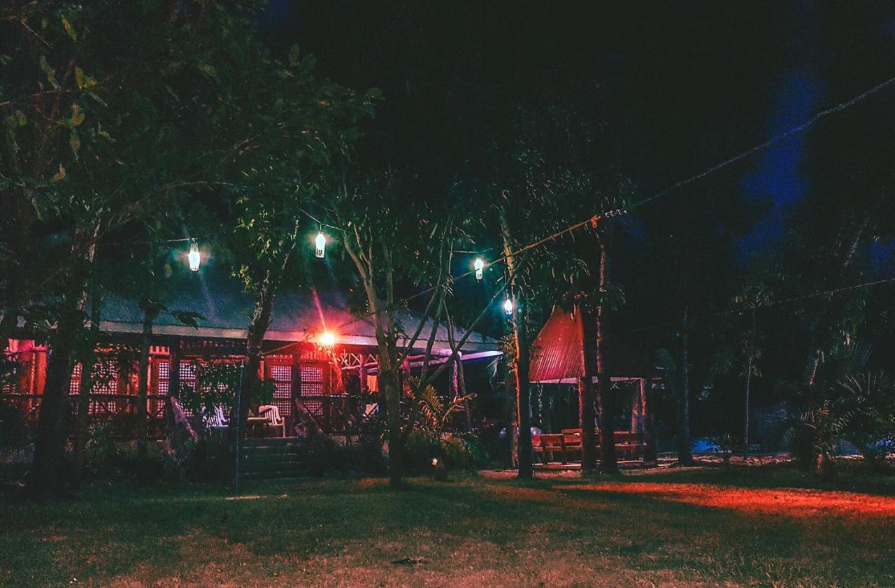 The Pelicans Resort Batangas Buitenkant foto