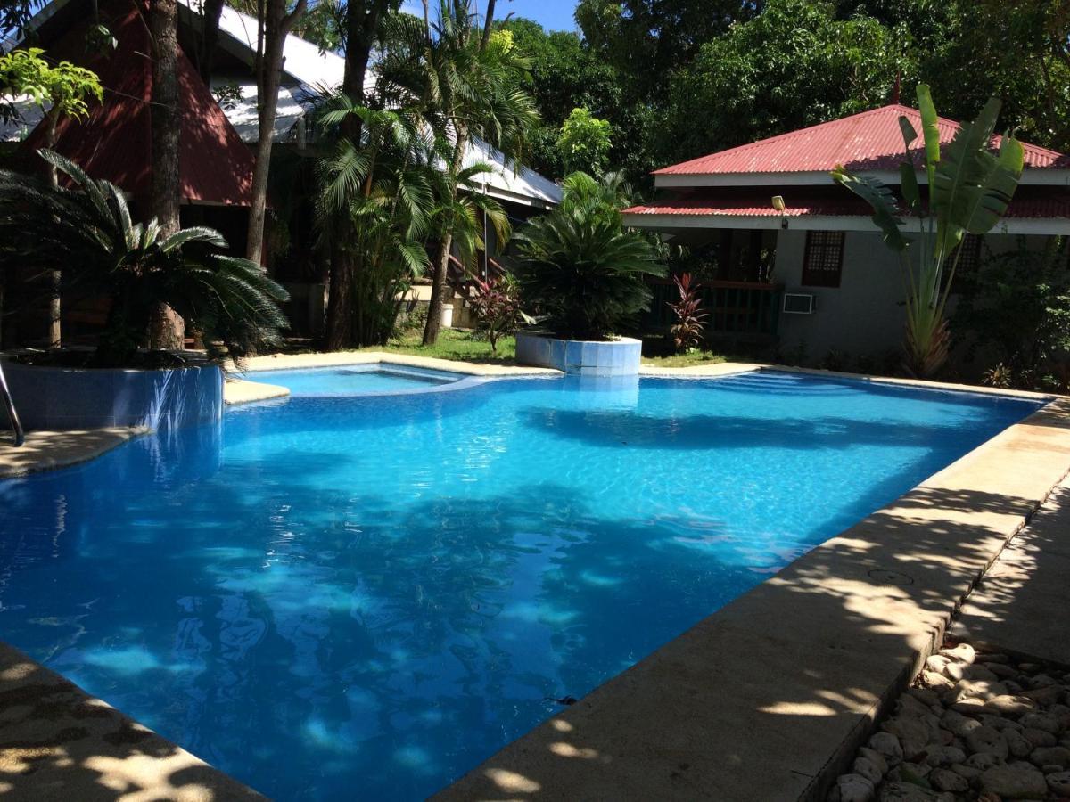 The Pelicans Resort Batangas Buitenkant foto